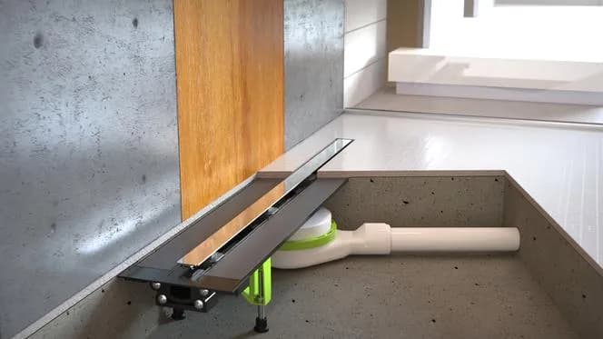 Odpływ liniowy w bloku: Jak zamontować bez kucia w stropie?